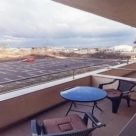 Cristina Eric Apartment Mamaia